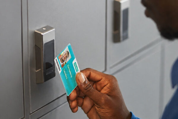 Open een locker met uw multifuntionele pas - kaartmanagementsysteem